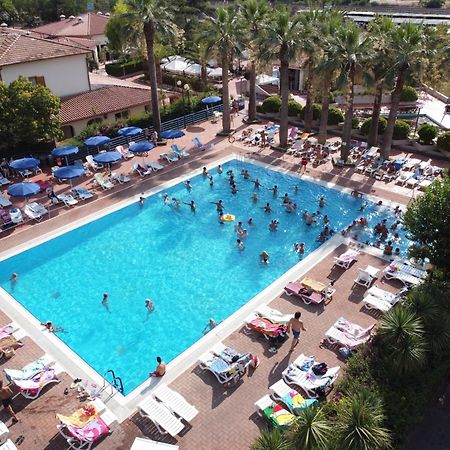 Villaggio Turistico La Mantinera - Appartamenti De Luxe 普拉亚·阿马勒 外观 照片