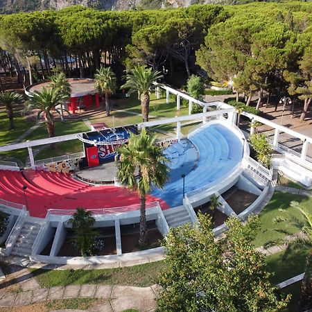 Villaggio Turistico La Mantinera - Appartamenti De Luxe 普拉亚·阿马勒 外观 照片