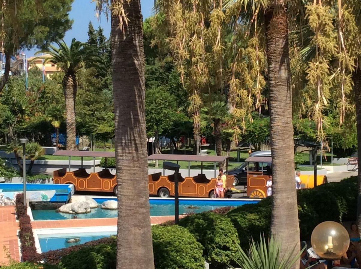 Villaggio Turistico La Mantinera - Appartamenti De Luxe 普拉亚·阿马勒 外观 照片