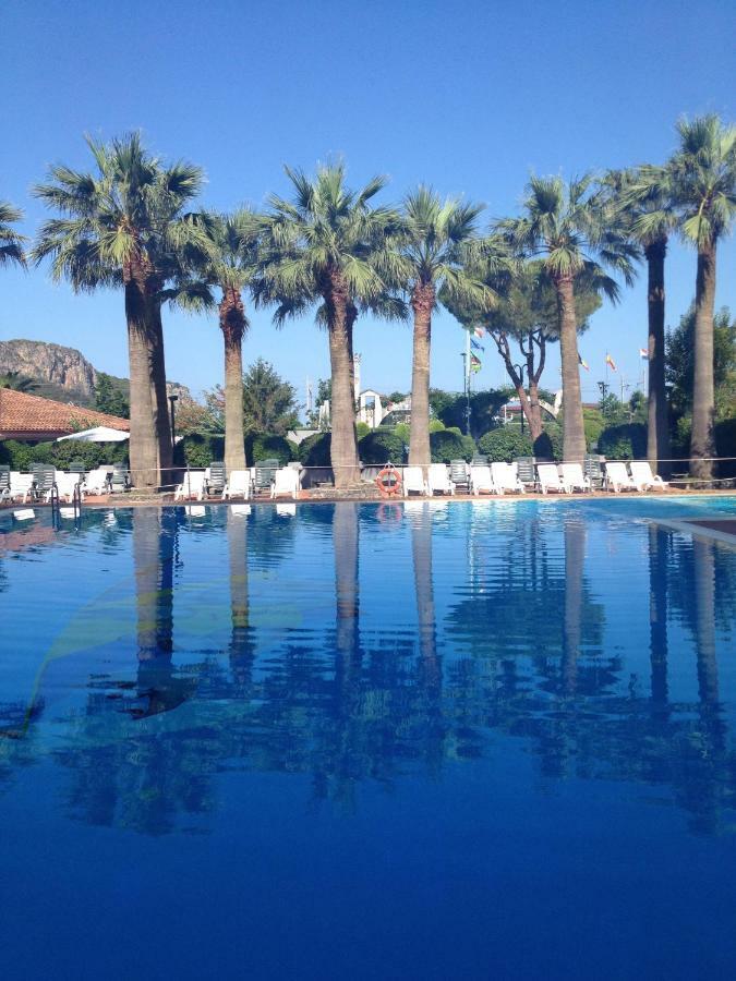 Villaggio Turistico La Mantinera - Appartamenti De Luxe 普拉亚·阿马勒 外观 照片