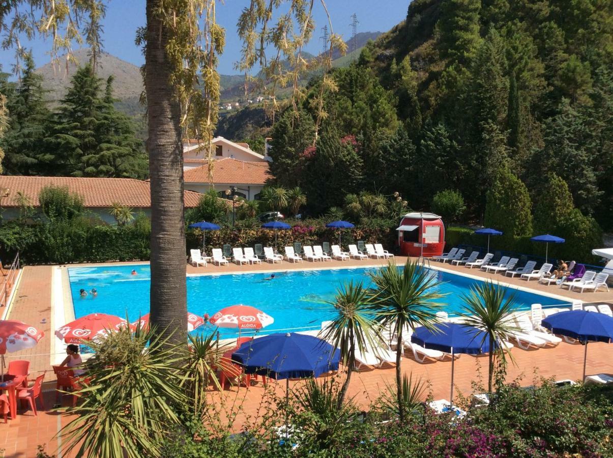 Villaggio Turistico La Mantinera - Appartamenti De Luxe 普拉亚·阿马勒 外观 照片
