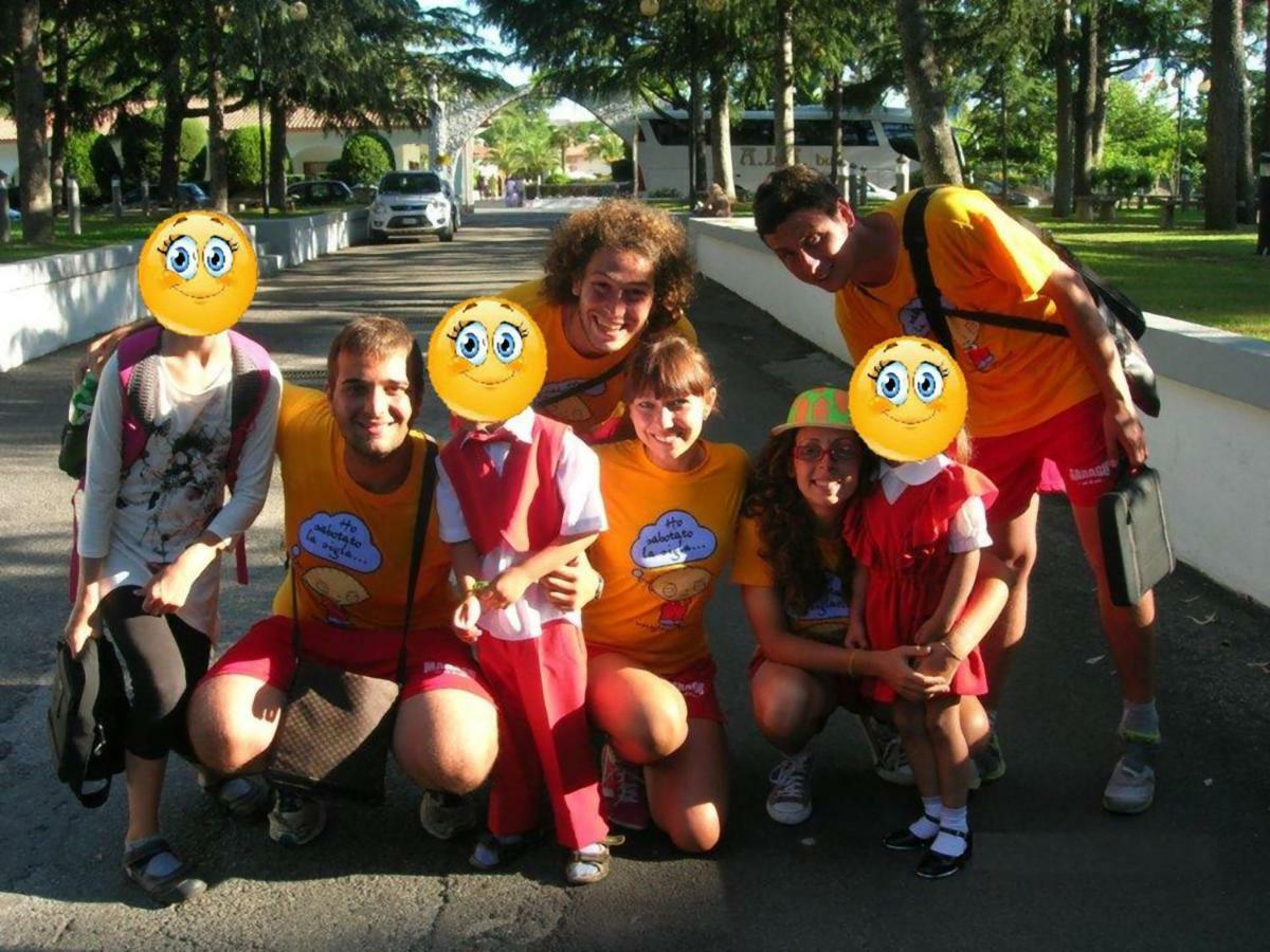 Villaggio Turistico La Mantinera - Appartamenti De Luxe 普拉亚·阿马勒 外观 照片