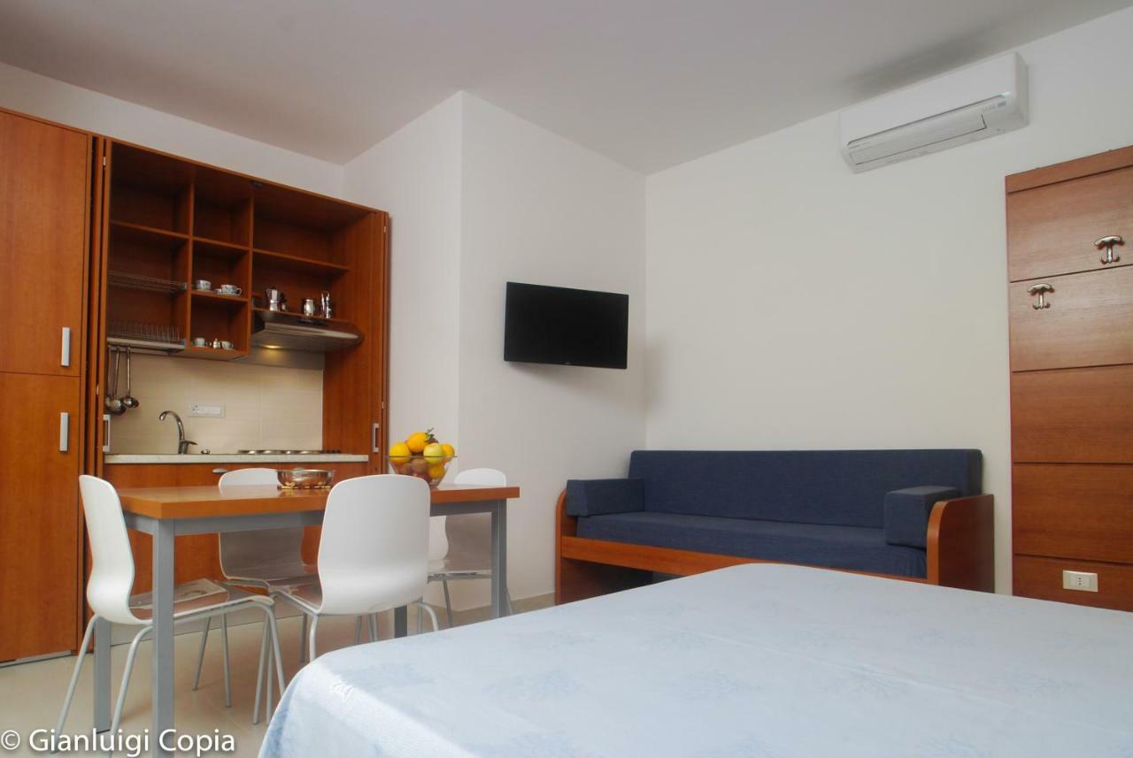 Villaggio Turistico La Mantinera - Appartamenti De Luxe 普拉亚·阿马勒 外观 照片