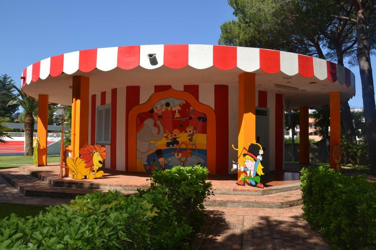 Villaggio Turistico La Mantinera - Appartamenti De Luxe 普拉亚·阿马勒 外观 照片