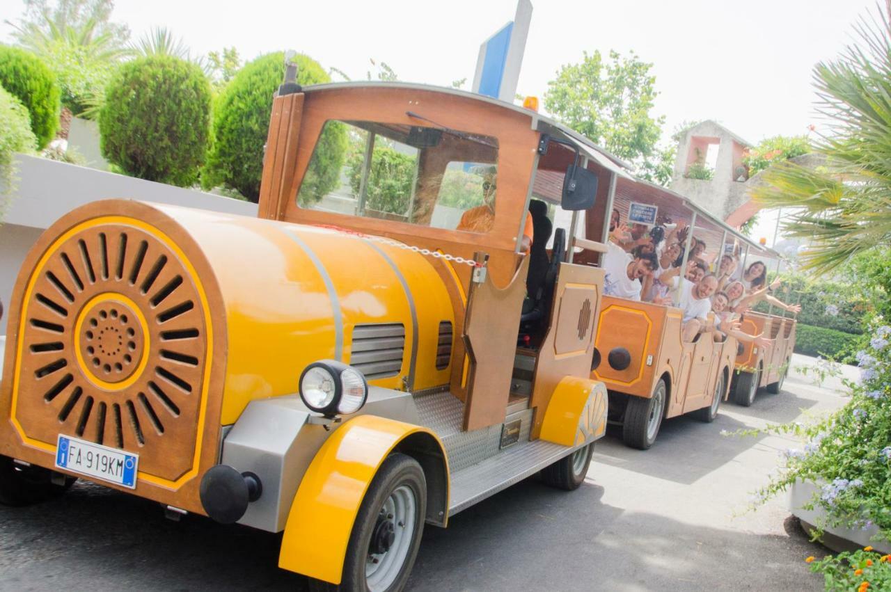 Villaggio Turistico La Mantinera - Appartamenti De Luxe 普拉亚·阿马勒 外观 照片