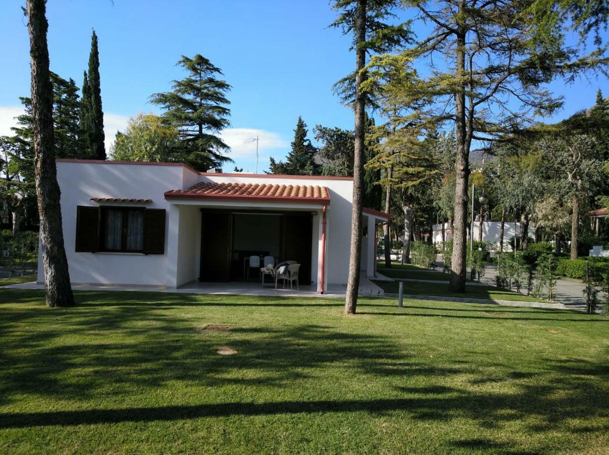 Villaggio Turistico La Mantinera - Appartamenti De Luxe 普拉亚·阿马勒 外观 照片